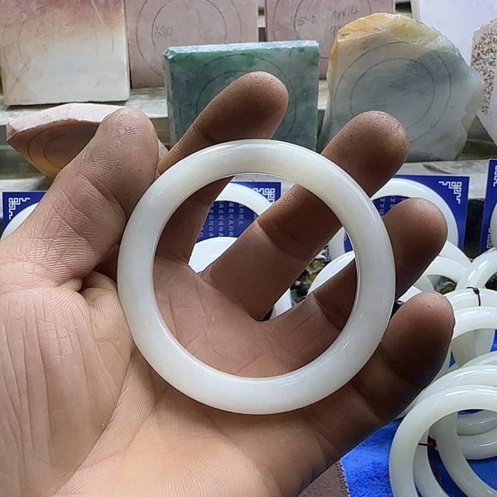 未镶嵌手镯和田玉（糖玉）