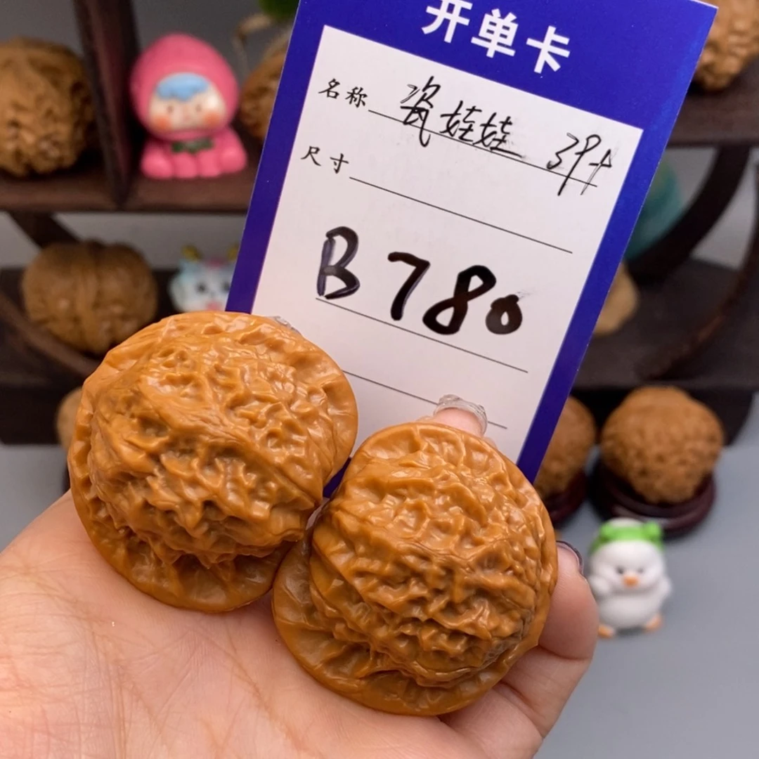 文玩核桃吊坠瓷娃娃