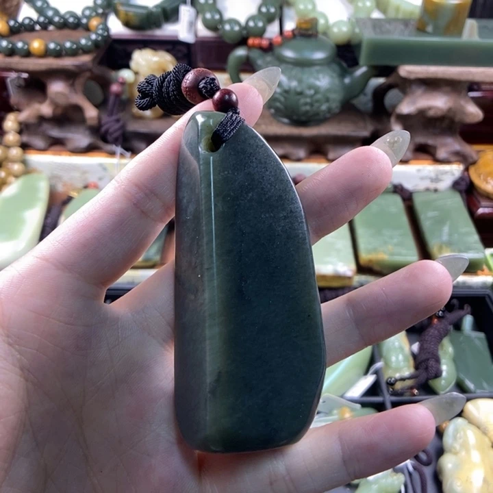 未镶嵌透闪石质玉把件