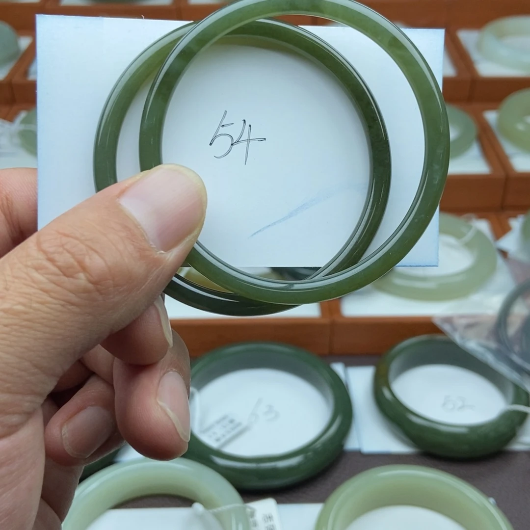 和田玉手镯未镶嵌?****朵