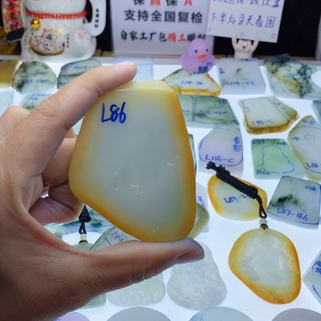 未镶嵌定制翡翠卟**头纯天然
