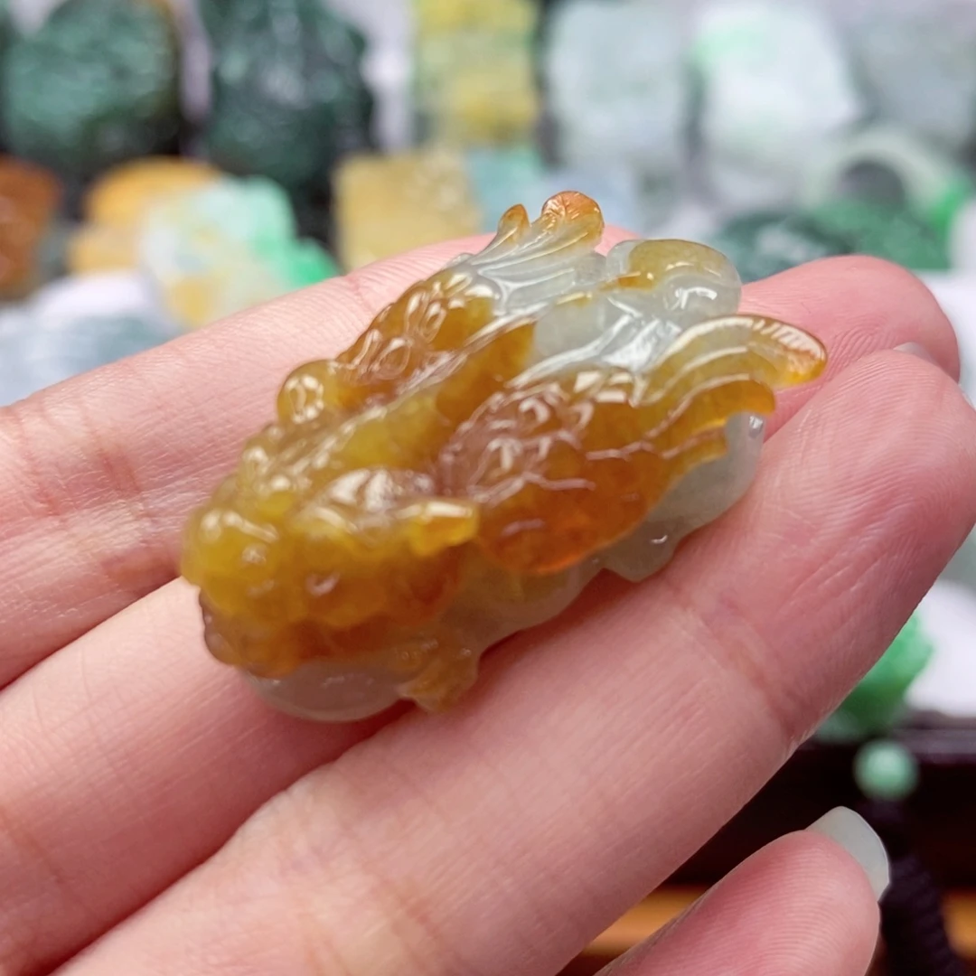 翡翠颈饰未镶嵌超***飞翡翠