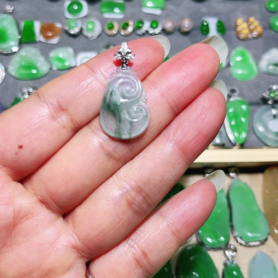 翡翠颈饰未镶嵌裸石