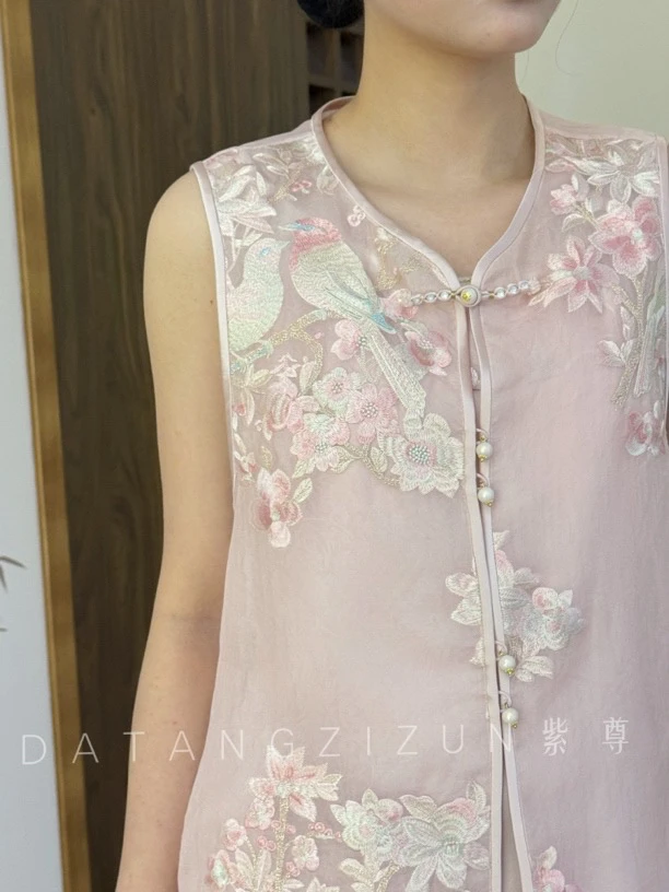 真丝花鸟上衣搭醋酸半裙