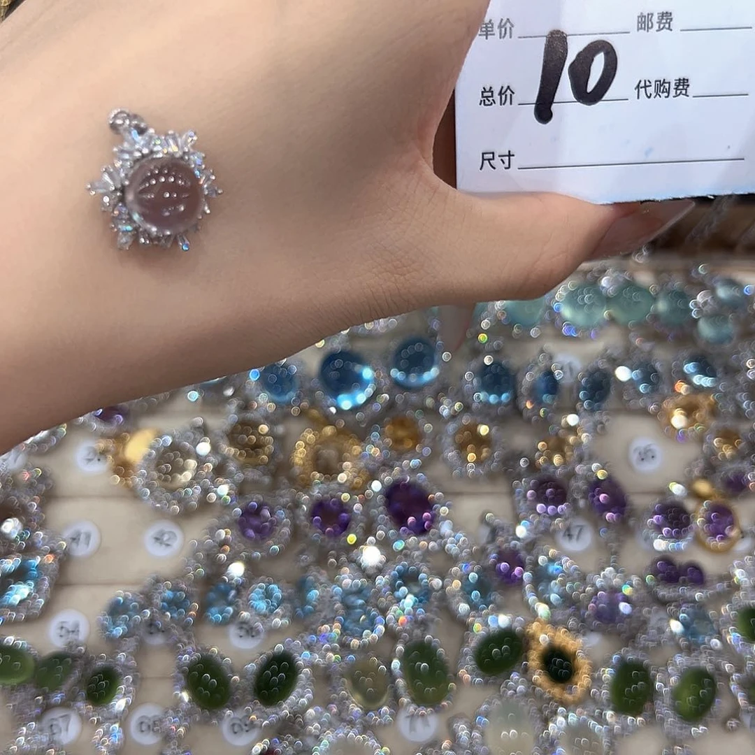 樱****银S925镶嵌颈饰芙蓉石