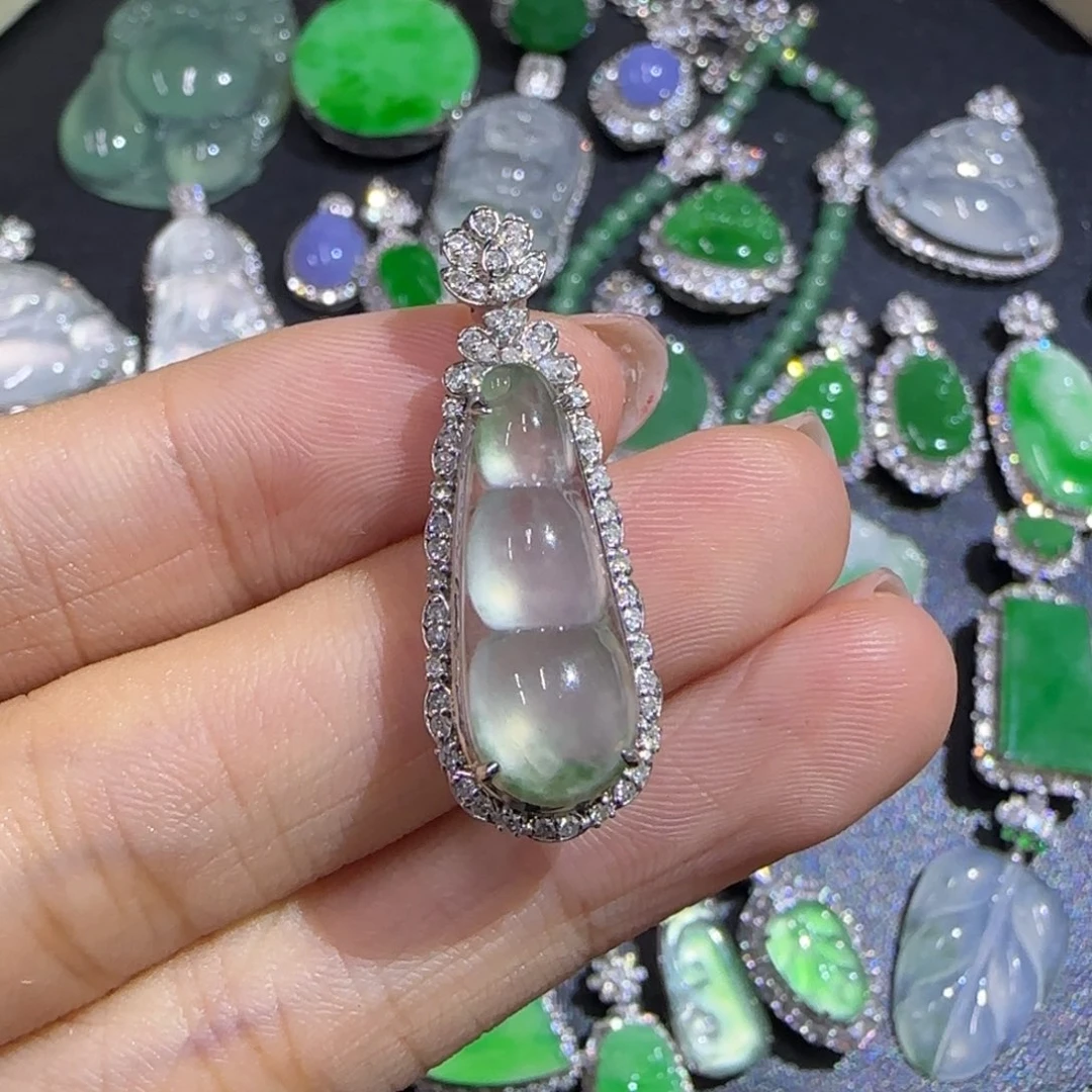颈饰18K金镶嵌翡翠精品