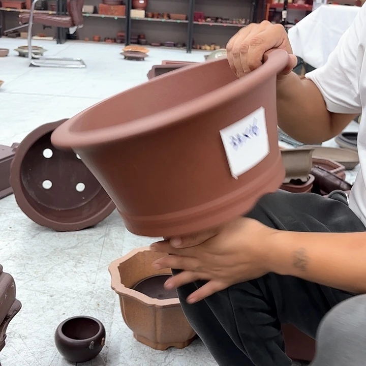 紫砂花盆紫砂的颜色很漂亮