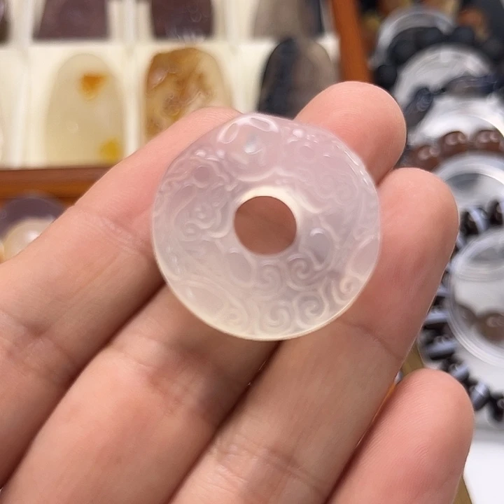 玛瑙/玉髓未镶嵌吊坠(赠链)
