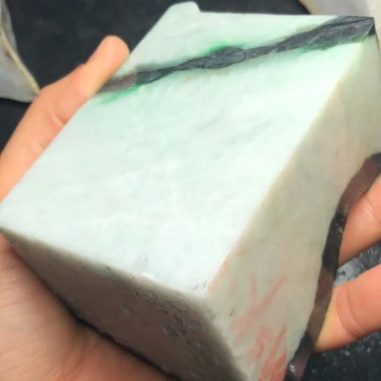 翡翠未镶嵌颈饰裸石
