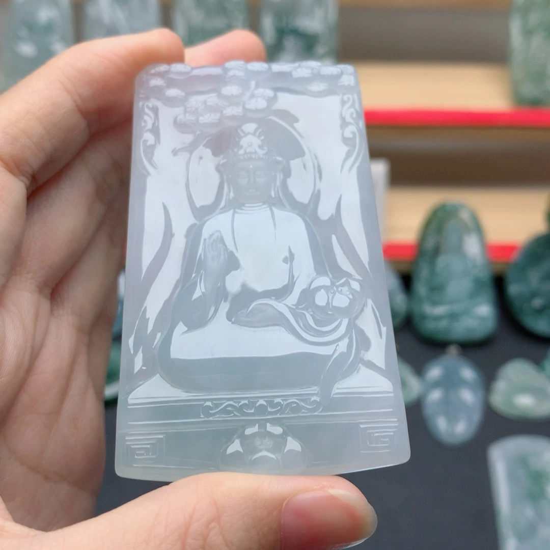 带***行翡翠未镶嵌颈饰素衣