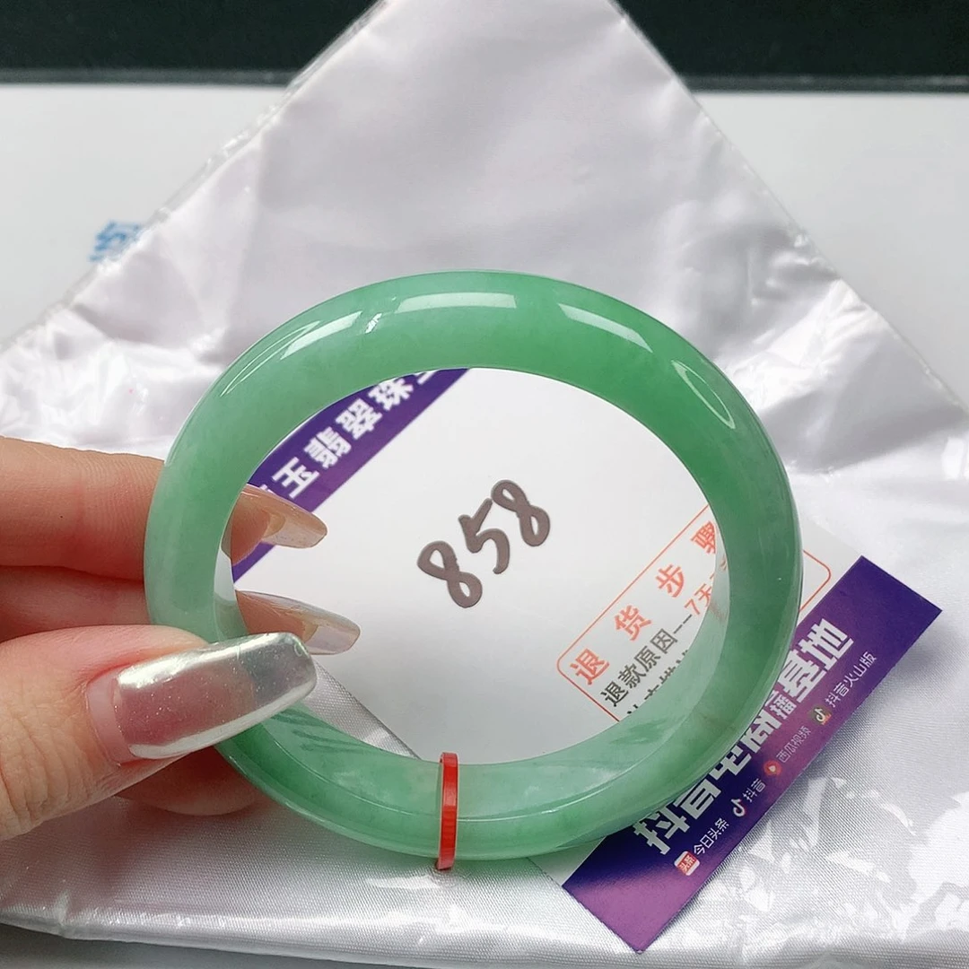 翡翠手镯未镶嵌翡翠手镯