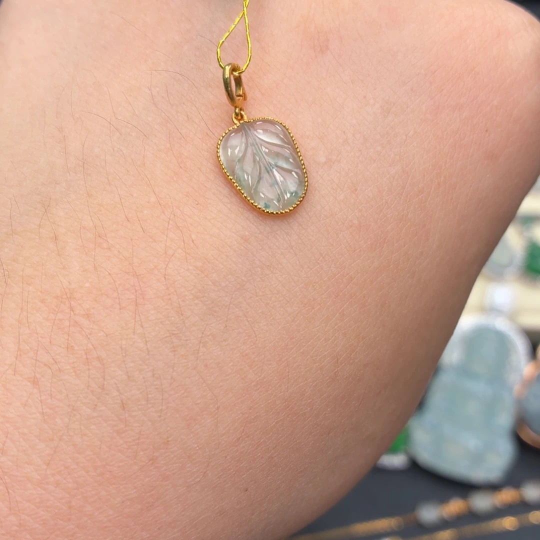 翡翠18K金镶嵌颈饰