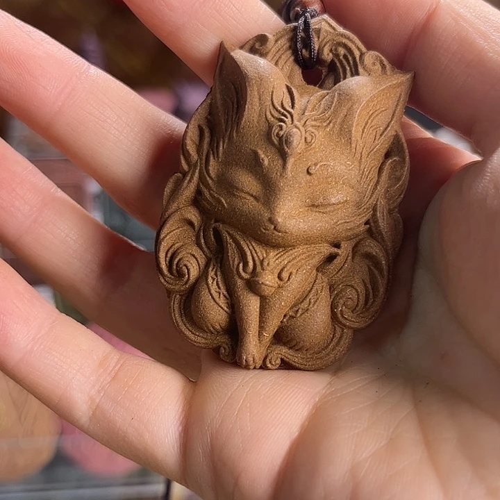 泥塑息肌九尾狐脖挂