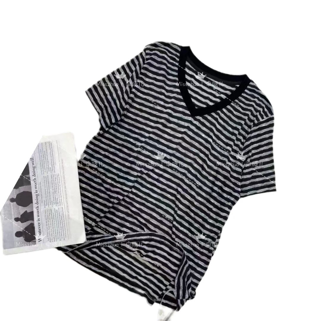 Miss zhuo｜卓晓儿 单色条纹ｖ领高货短袖大码微胖夏天时尚女百搭夏