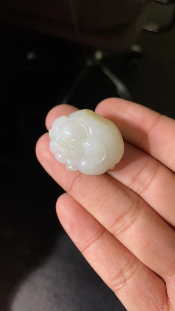 和田玉挂件发财小猪