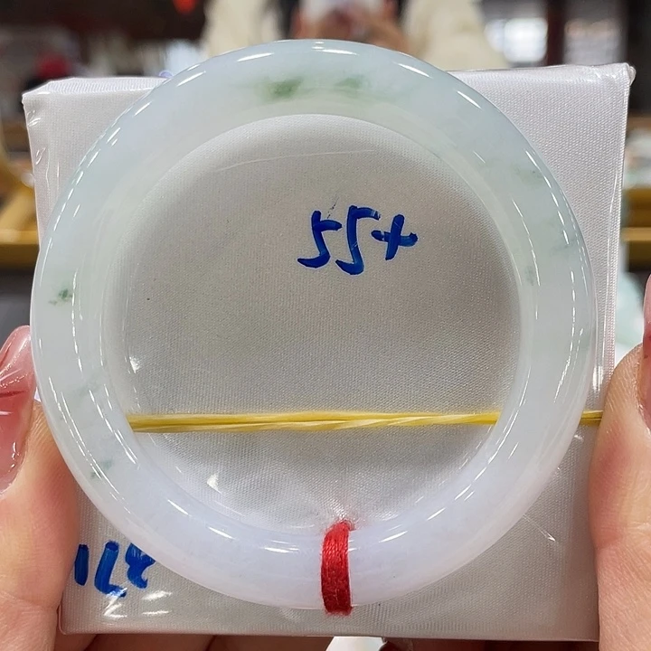 翡翠手镯未镶嵌翡翠手镯