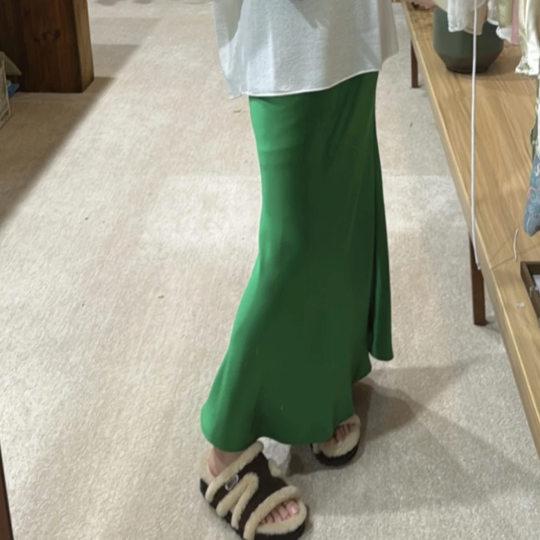 高定BV绿！重磅醋酸斜裁半裙！GZ6565