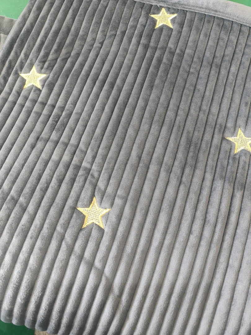 《云云家》高品质天鹅绒星星刺绣沙发垫坐垫尺寸约90*90 拍一发2片