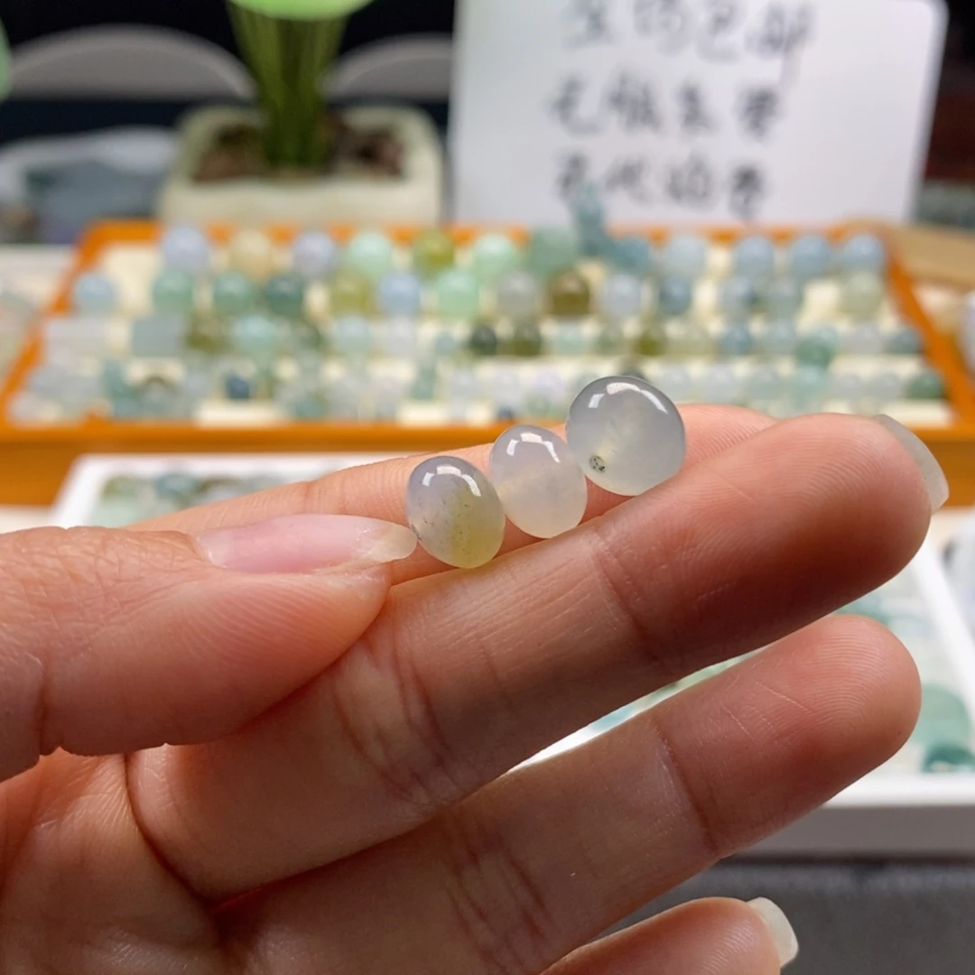 翡翠散珠拖**妈天然翡翠三颗9+