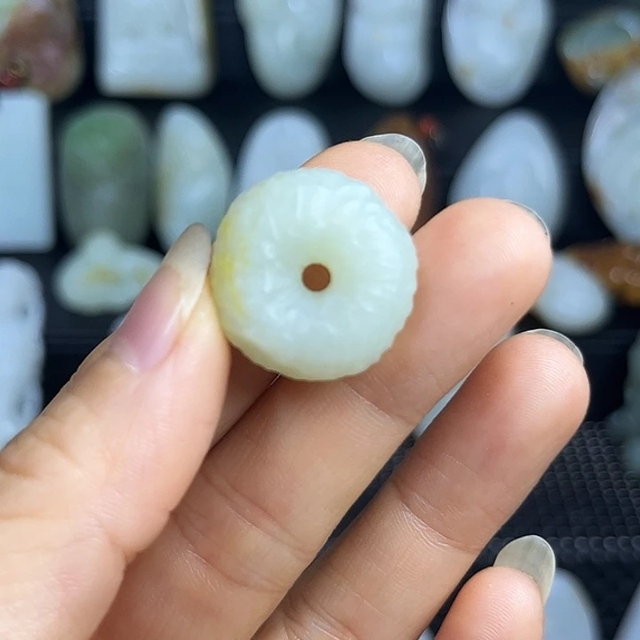 颈饰未镶嵌和田玉