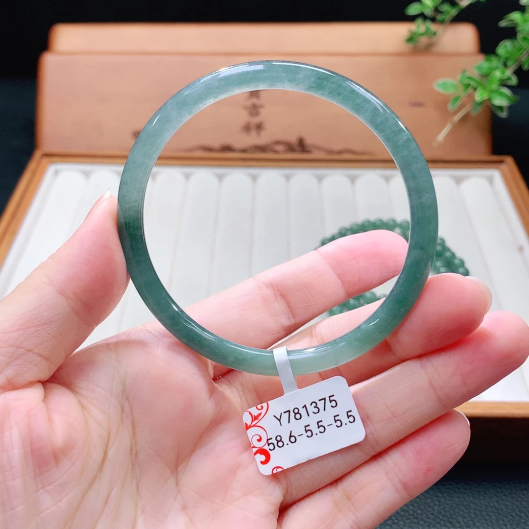 翡翠手镯（圆镯）未镶嵌