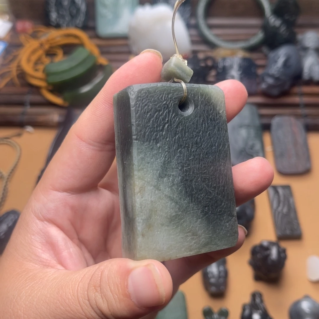 和田玉未镶嵌把件