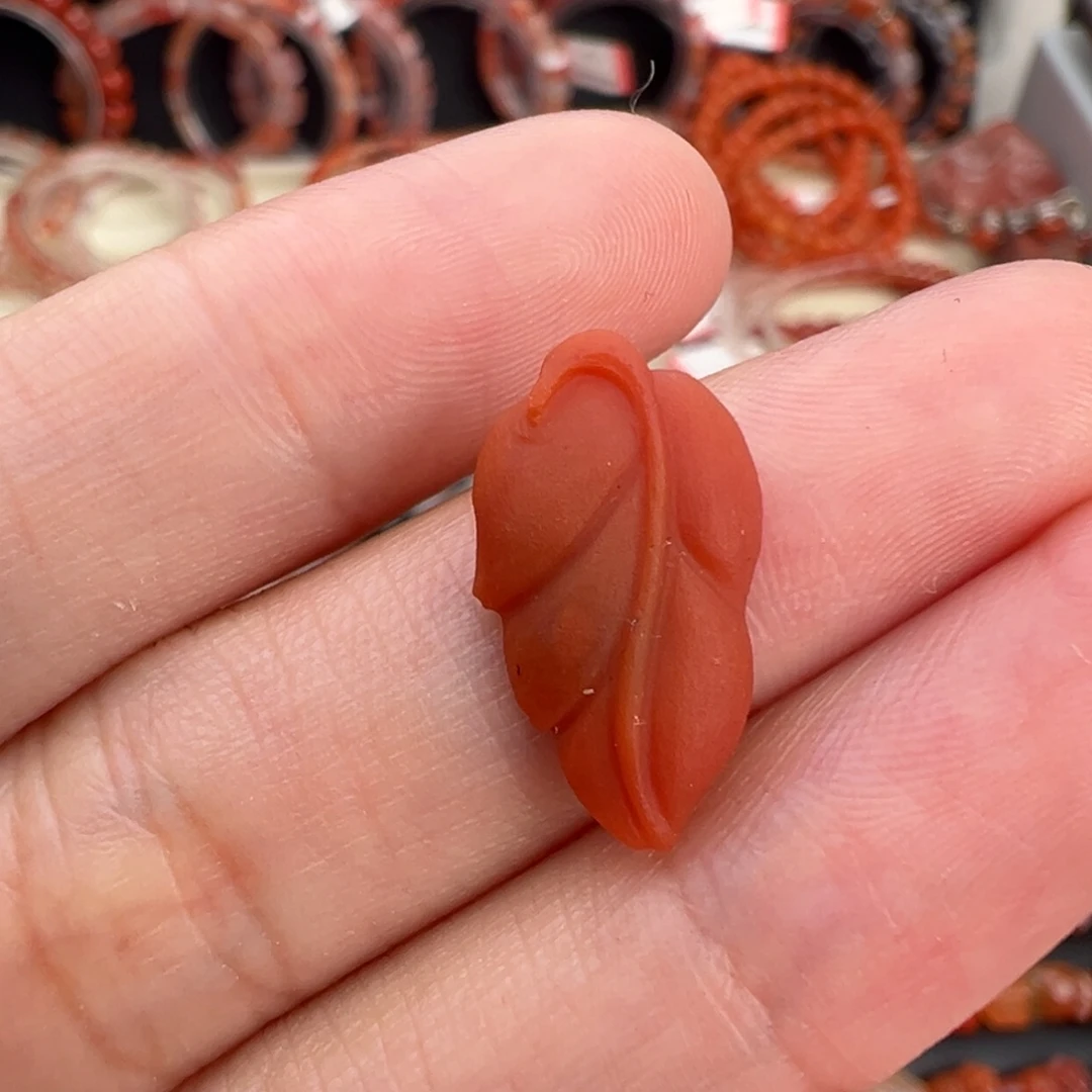 南红玛瑙未镶嵌颈饰满肉金枝玉叶