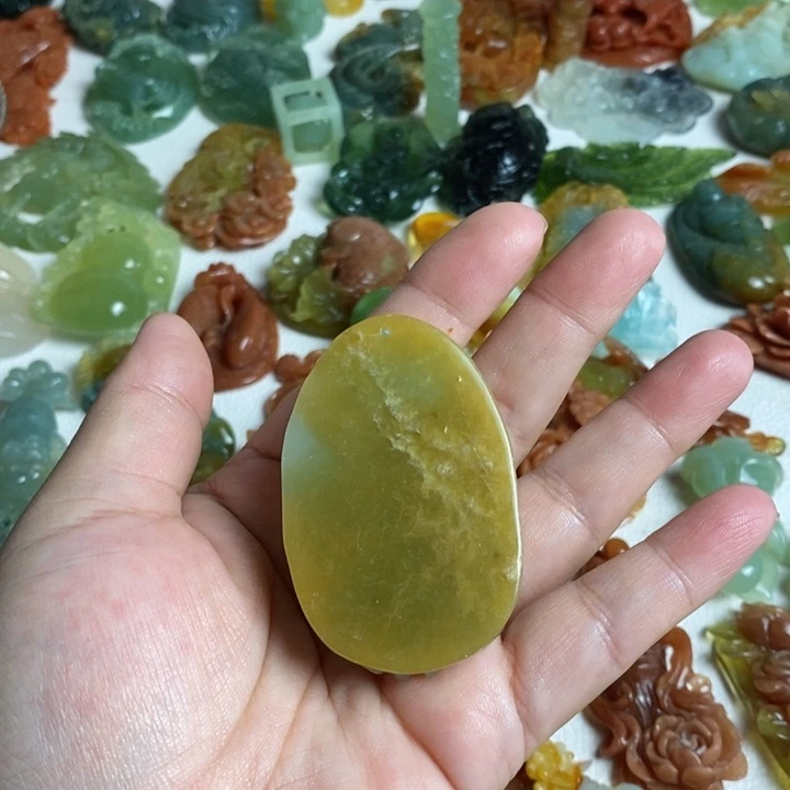 蛇纹石玉颈饰未镶嵌萌*呆