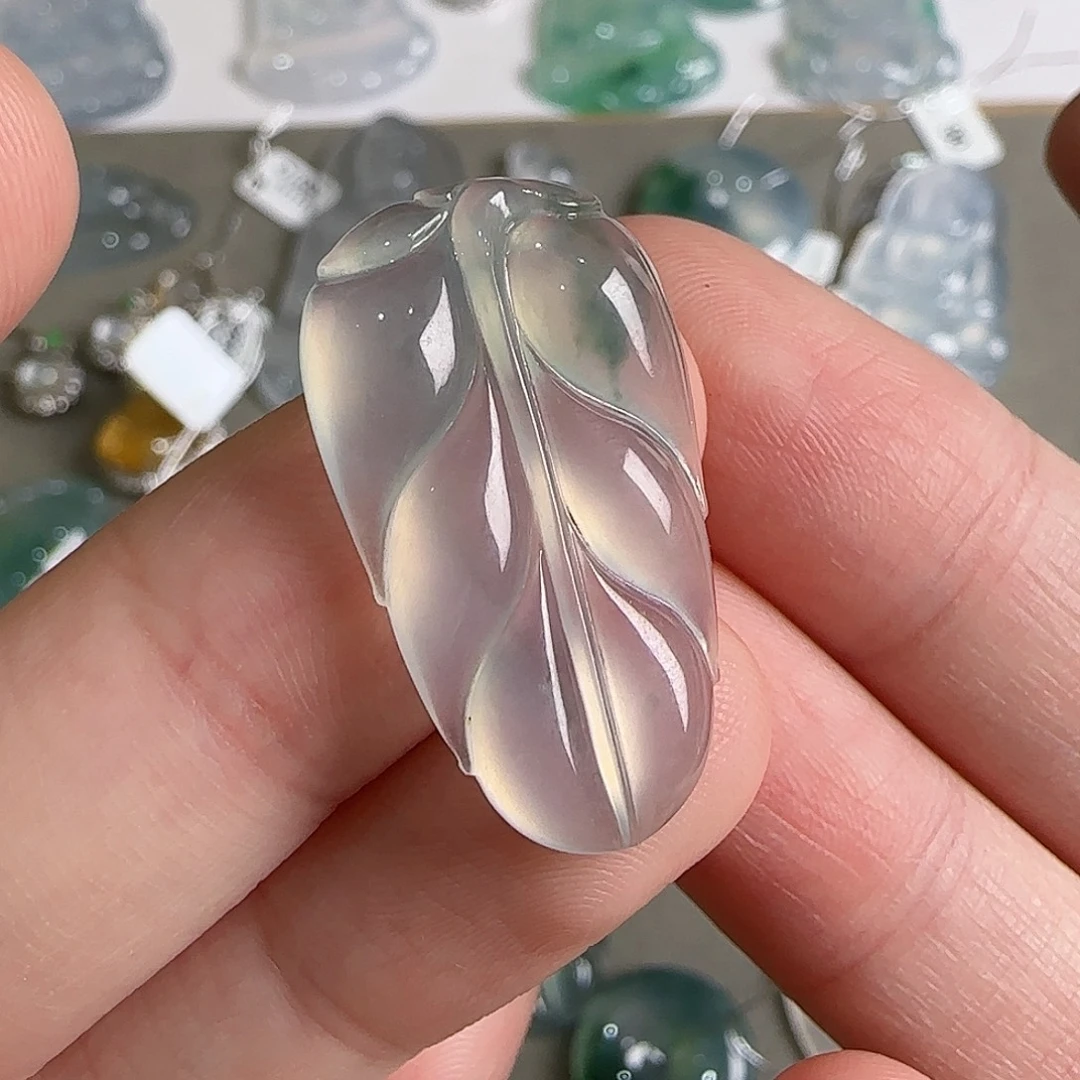 翡翠未镶嵌颈饰