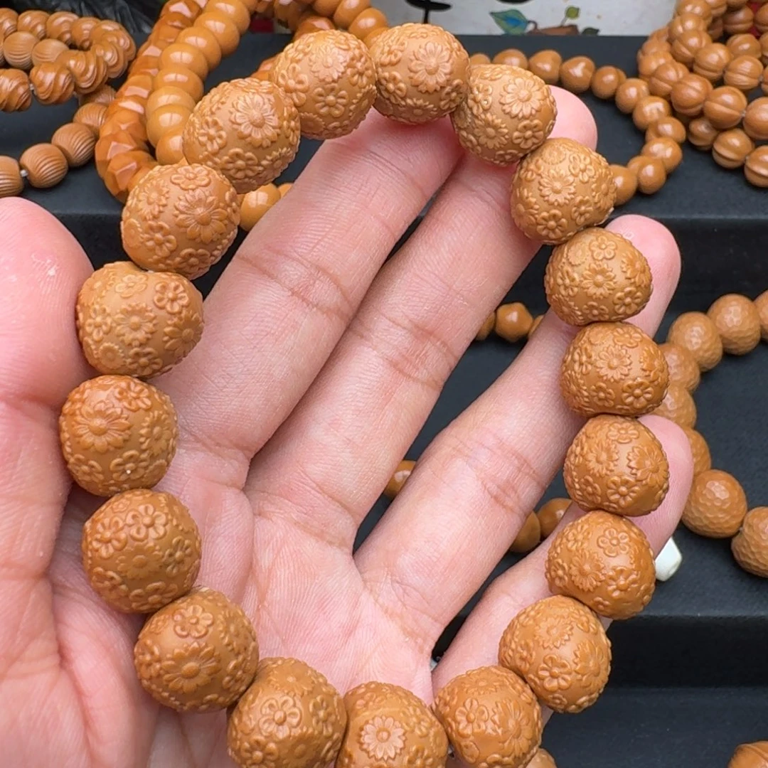 猴头核桃手串小花爱心手串1.6