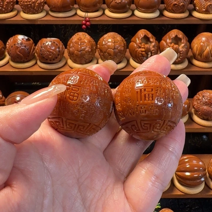 郜***光巴西橄榄核雕工艺品