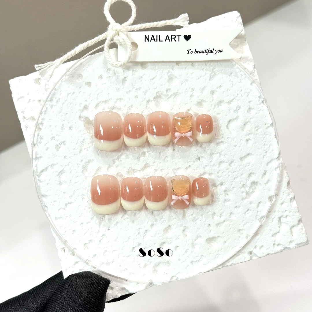 Nice SoSo【小熊软糖】 纯手工穿戴甲纯欲手绘法式腮红冰透碎钻可爱