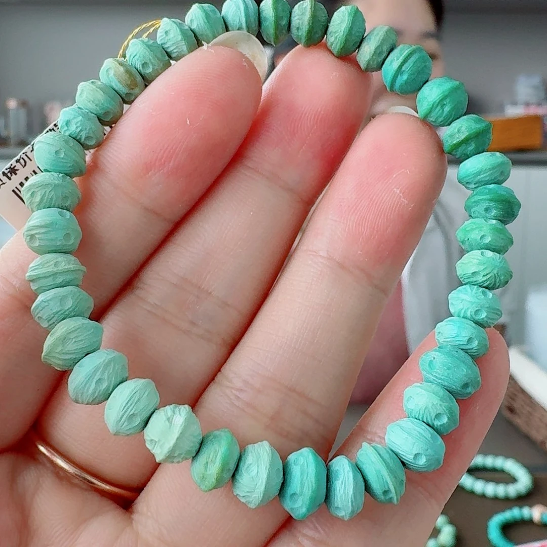 绿松石未镶嵌颈饰