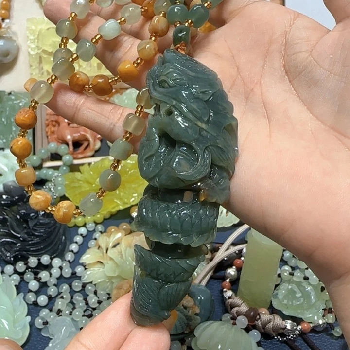 未镶嵌蛇纹石玉吊坠