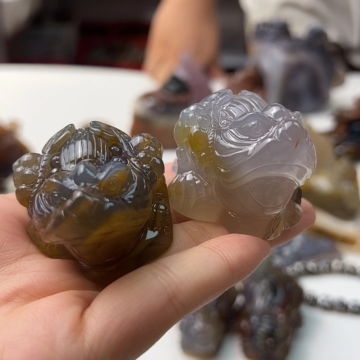 阿***牛未镶嵌颈饰玛瑙/玉髓