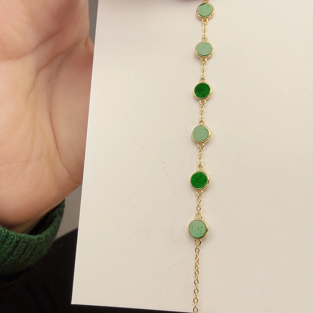 翡翠未镶嵌颈饰一件