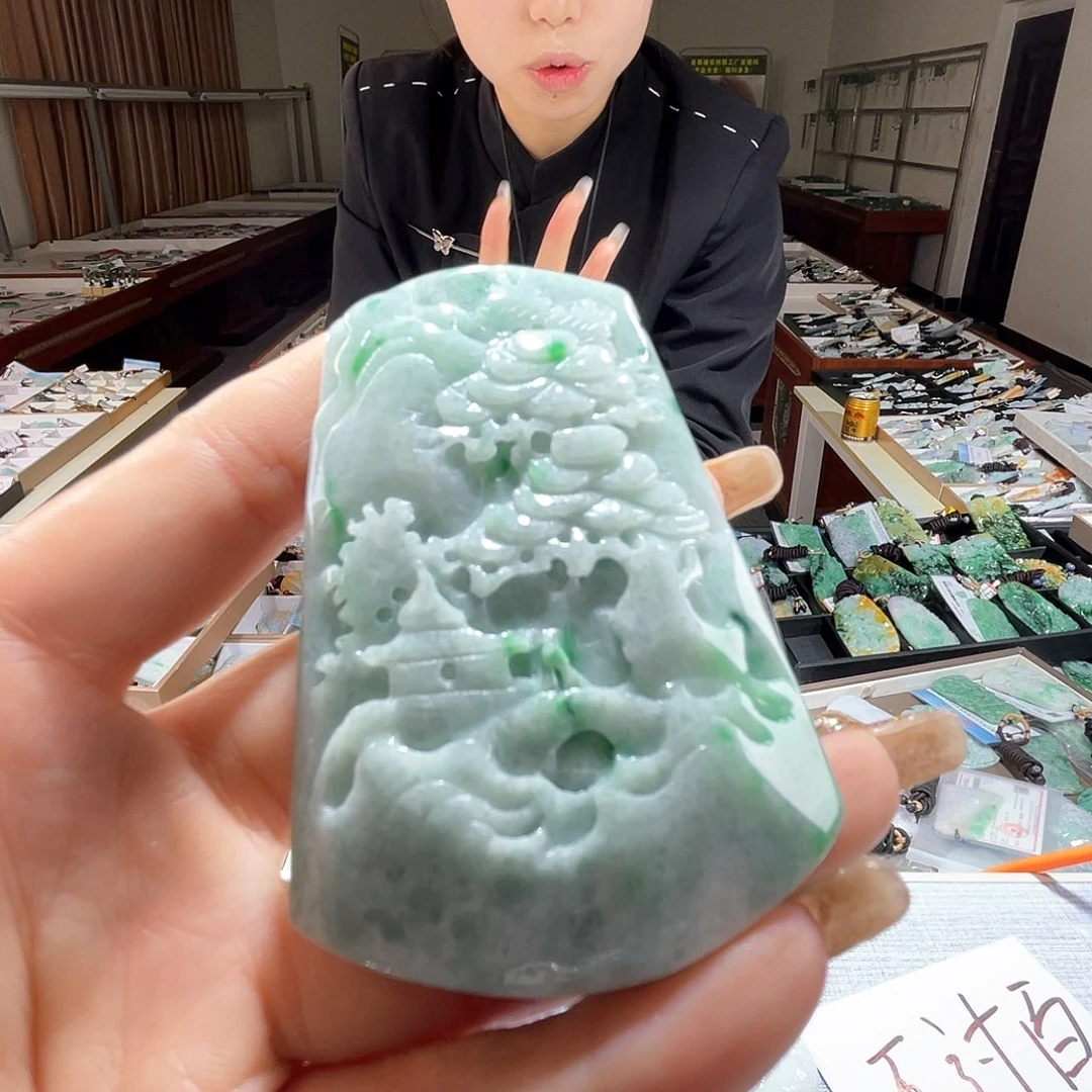 翡翠未镶嵌颈饰一