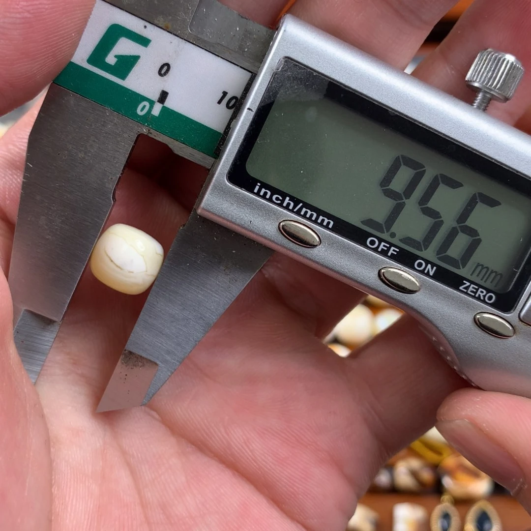未镶嵌琥珀珠宝奇石