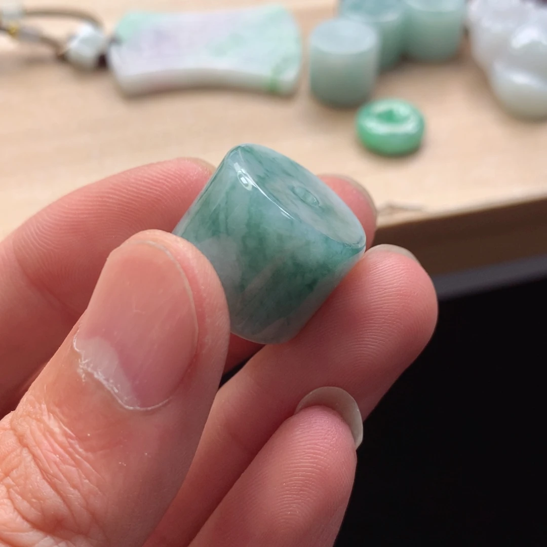 颈饰未镶嵌翡翠吊坠