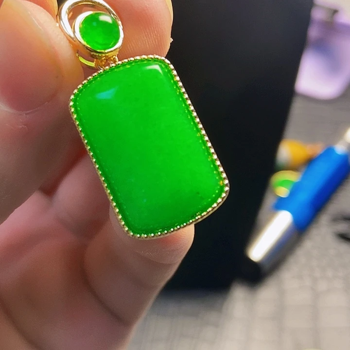 翡翠14K金镶嵌颈饰