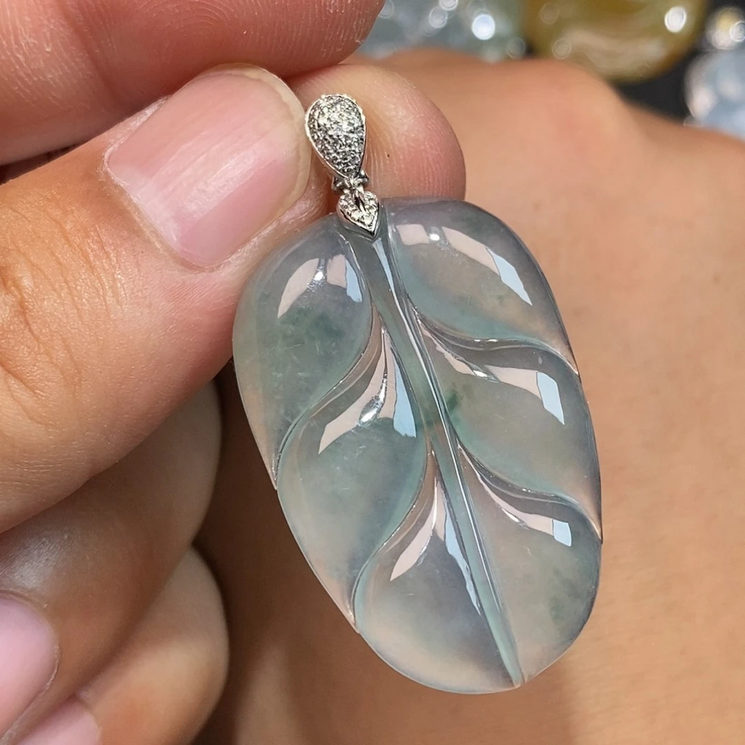 翡翠18K金镶嵌颈饰叶子