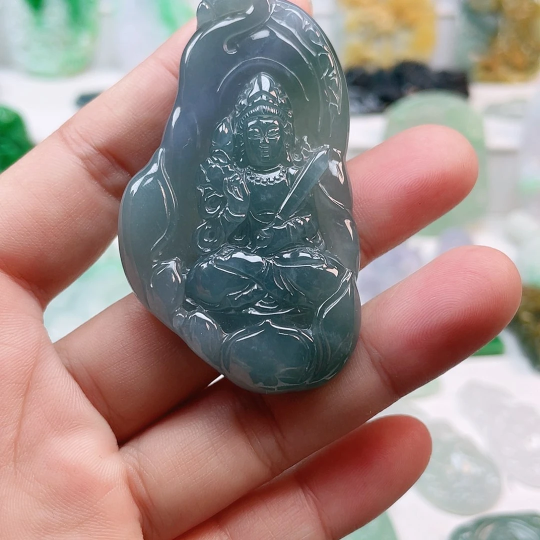 翡翠颈饰未镶嵌虚空