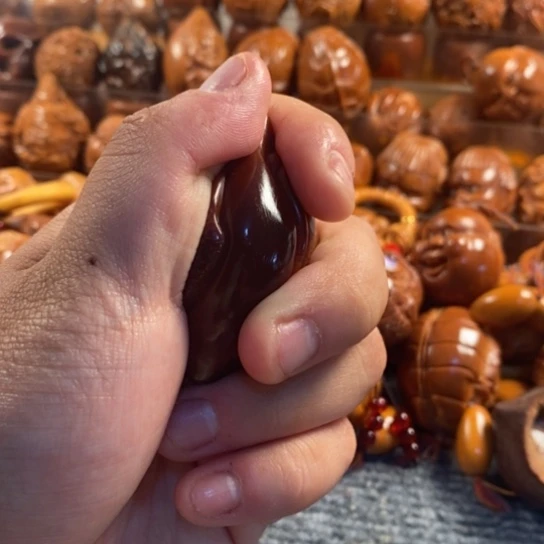 橄榄核吊坠玉华蝴蝶