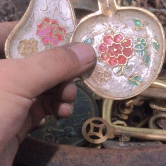 强***闪电购铜摆件工艺品