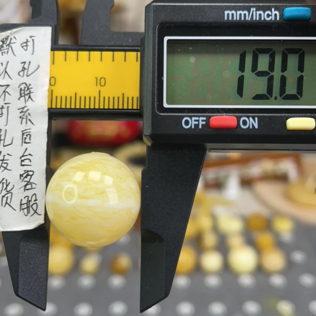 36金瓷白蜜蜡圆珠浓白一线天
