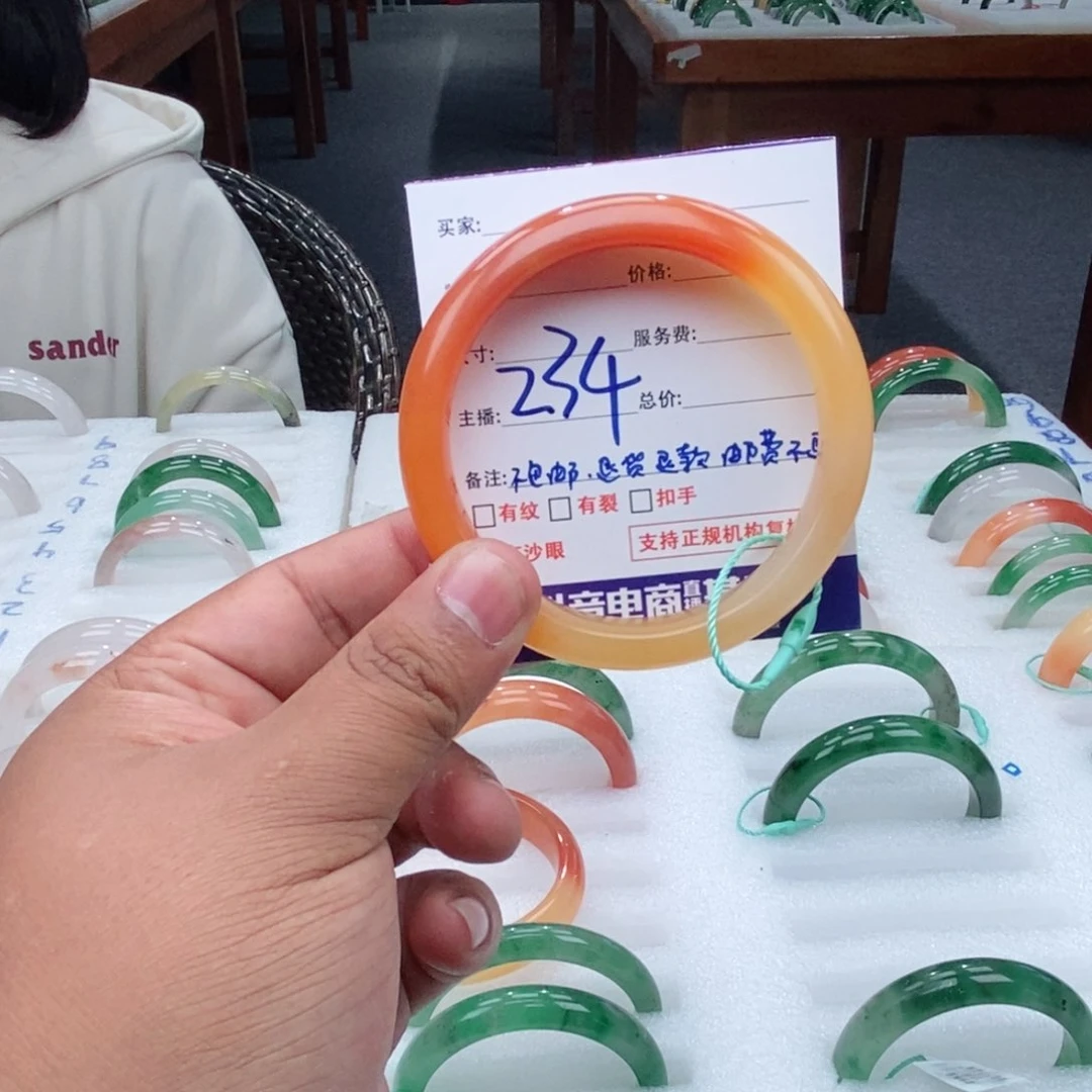 未镶嵌手镯石英质玉60