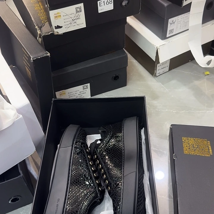 云***轻磨砂皮（牛皮）236.40福利鞋