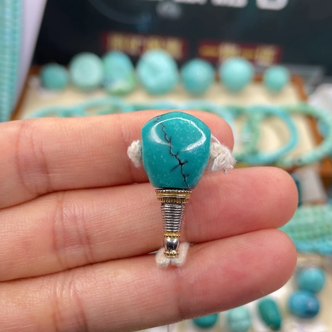 绿松石未镶嵌挂件