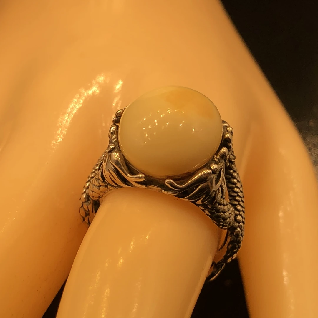 原生态白蜜蜡妖花戒指。