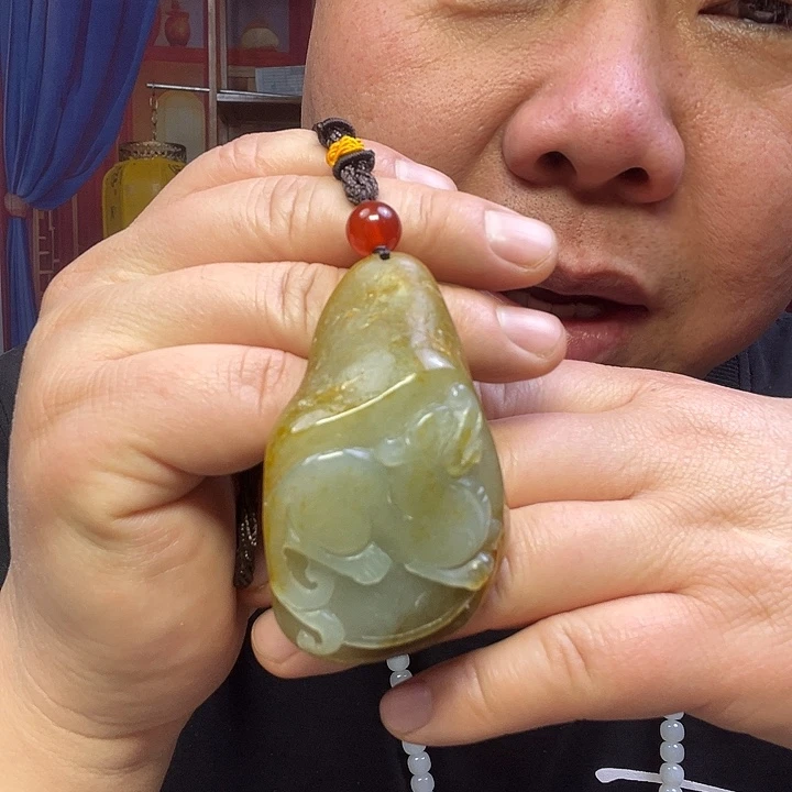 和田玉未镶嵌颈饰貔貅手把件